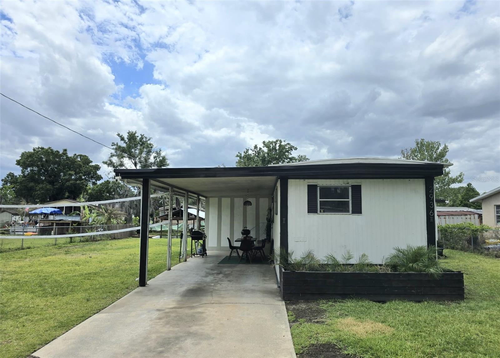 2936 N Palm Circle — photo