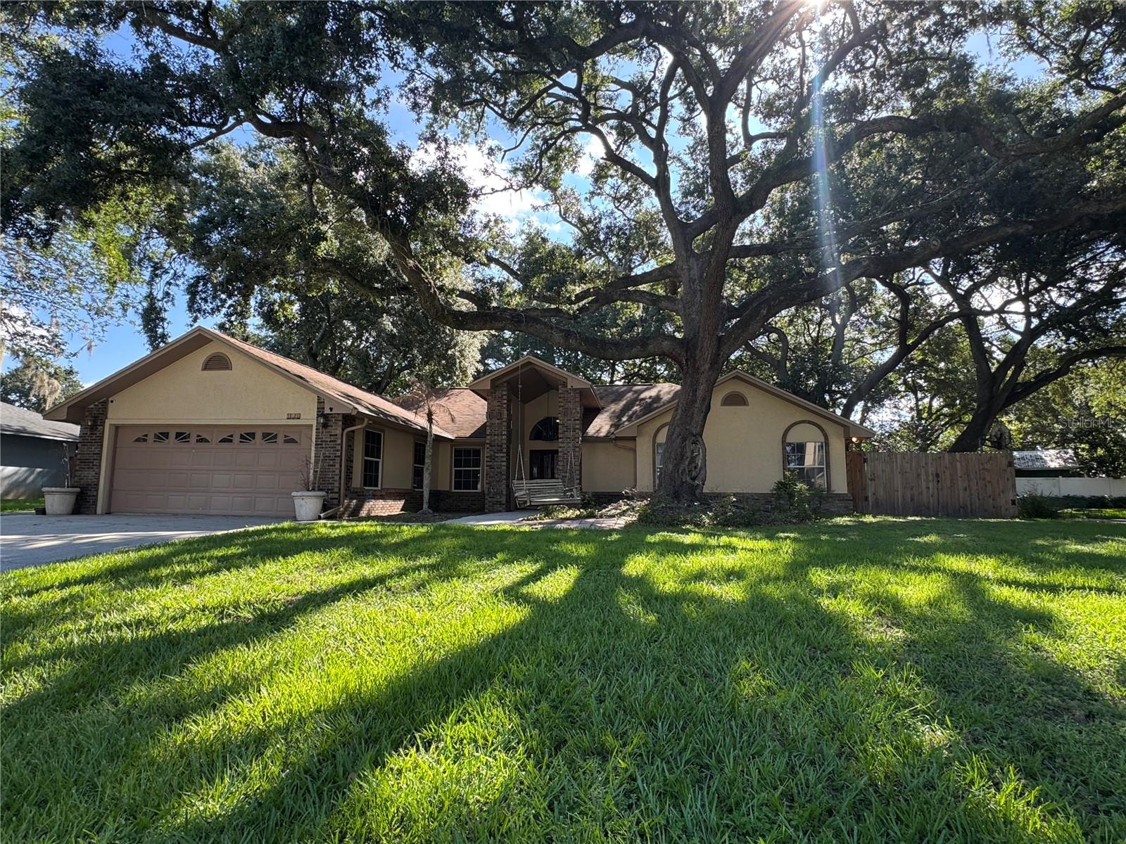 915 Heatherbrook Drive — photo