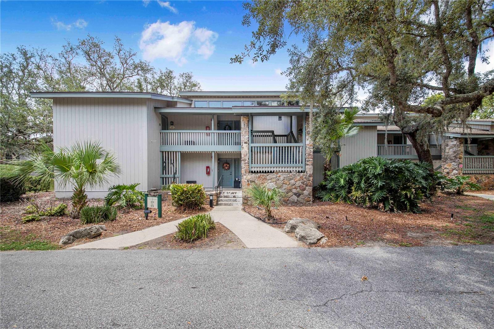 816 Pinewood Court 3126 — photo