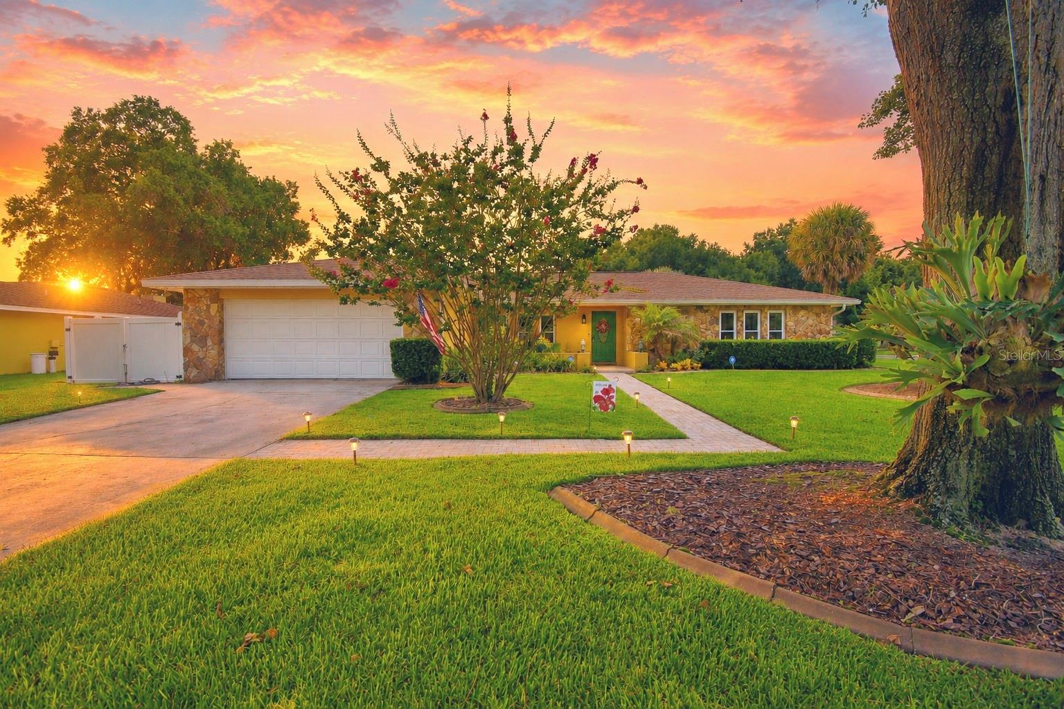 902 Crestview Drive — photo