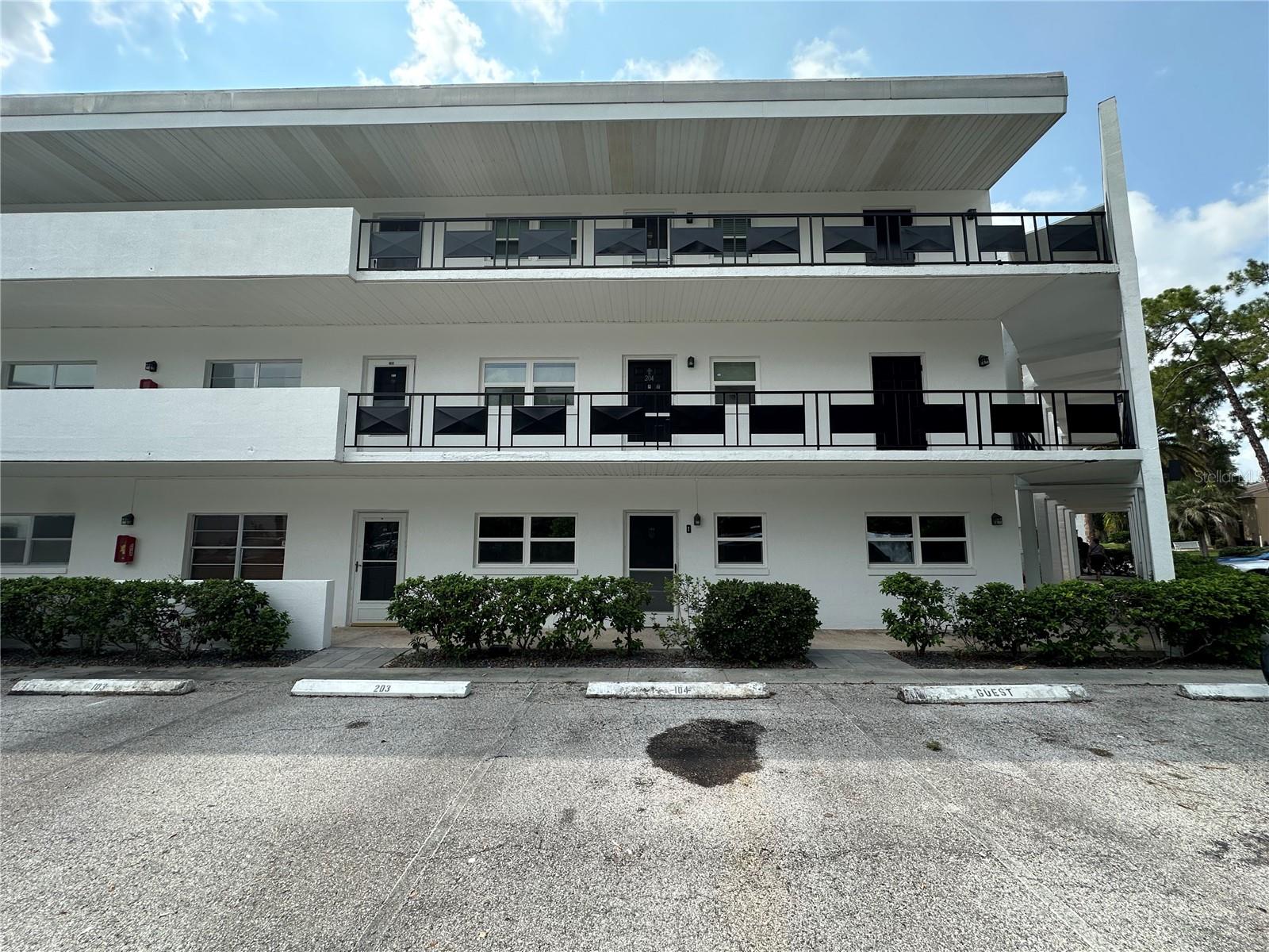 100 el Camino Dr 104 — photo