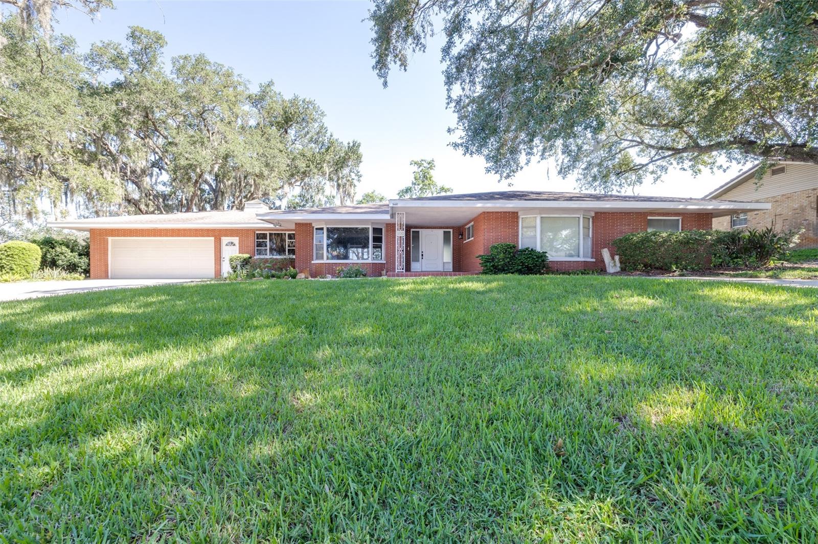 300 Crest Drive — photo