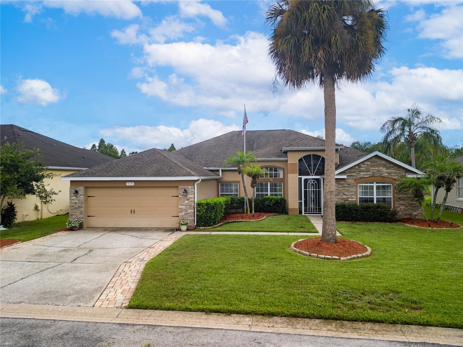 918 Golf Course Parkway — photo