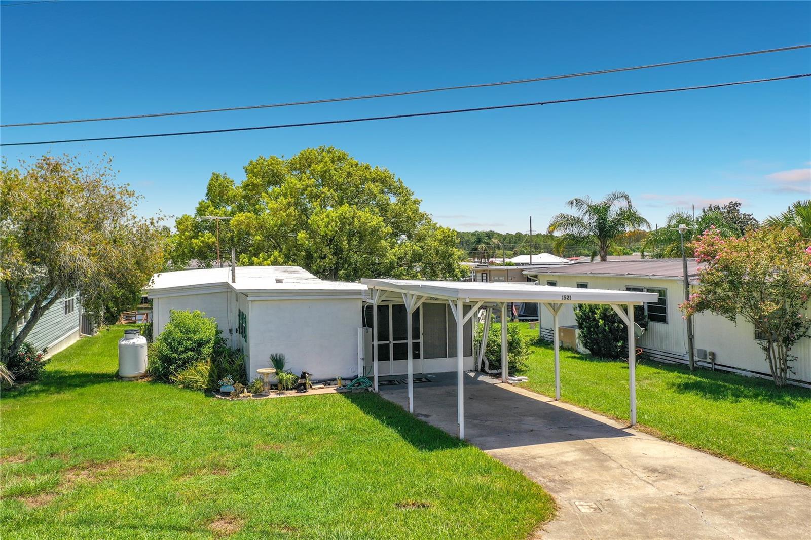 1521 Lakeview Drive — photo