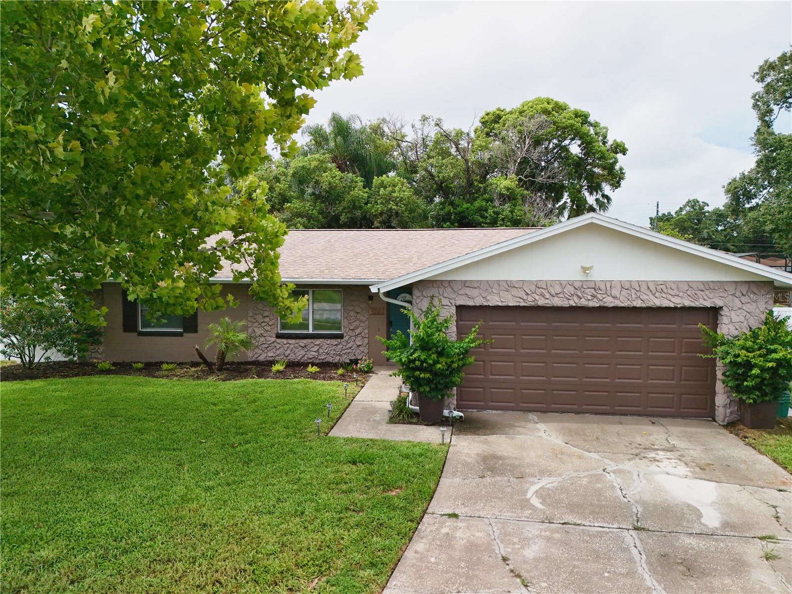 5331 Oak Court — photo