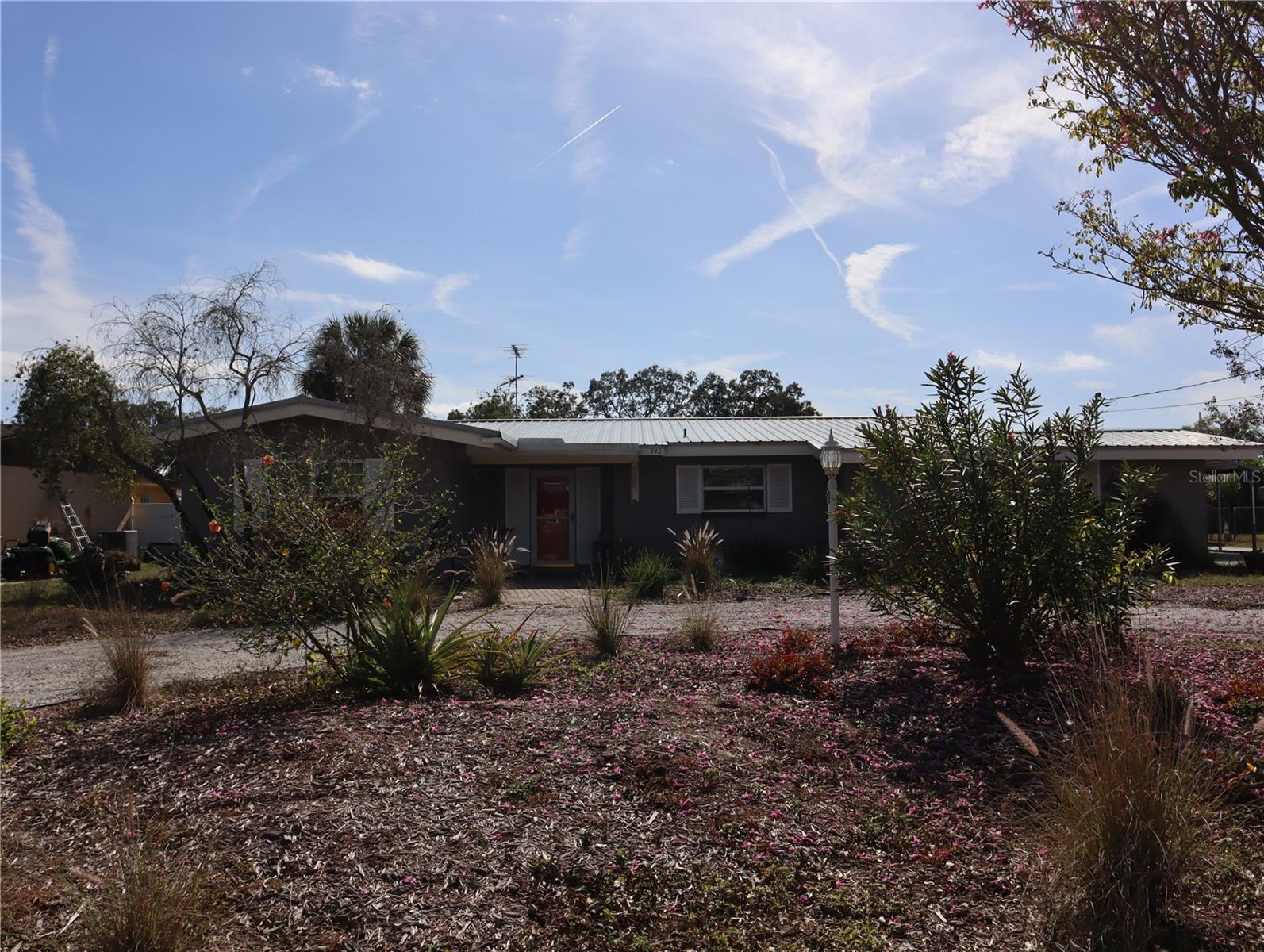 940 Oleander Drive SE — photo