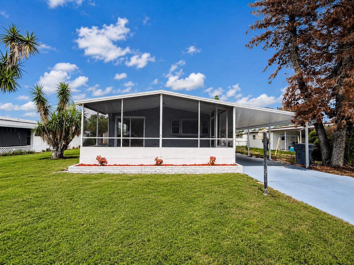 202 Caloosa Lake Circle S — photo
