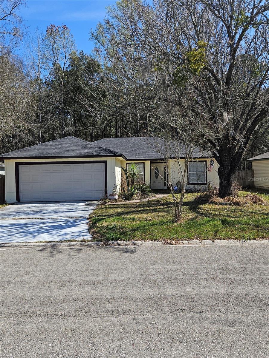 8033 Macdougall Drive E — photo