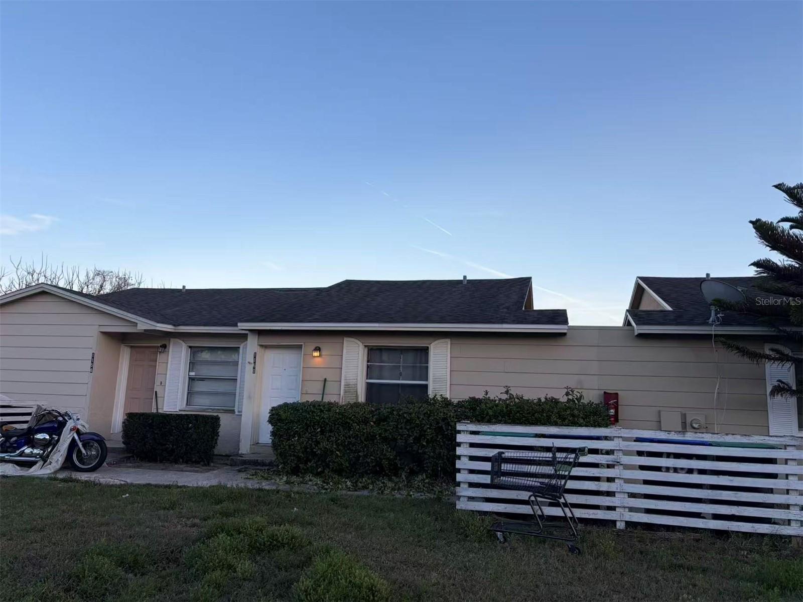 1160 Woodman Way — photo