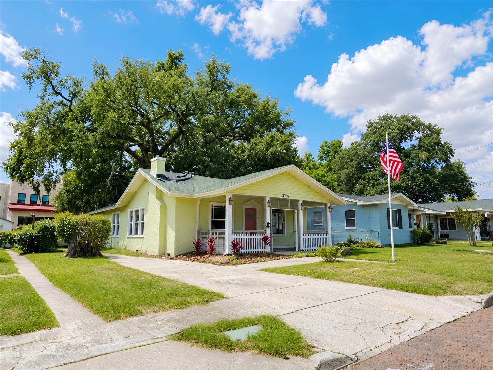 1037 Lexington Street — photo