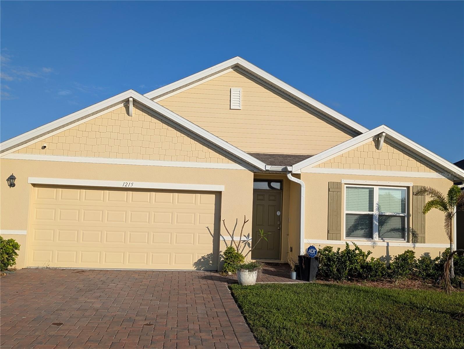 1215 Dugan Circle SE — photo