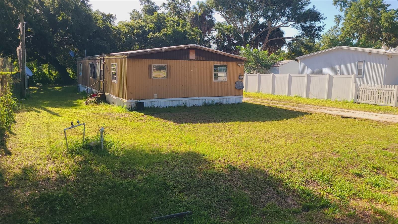 1683 Magnolia Lane — photo