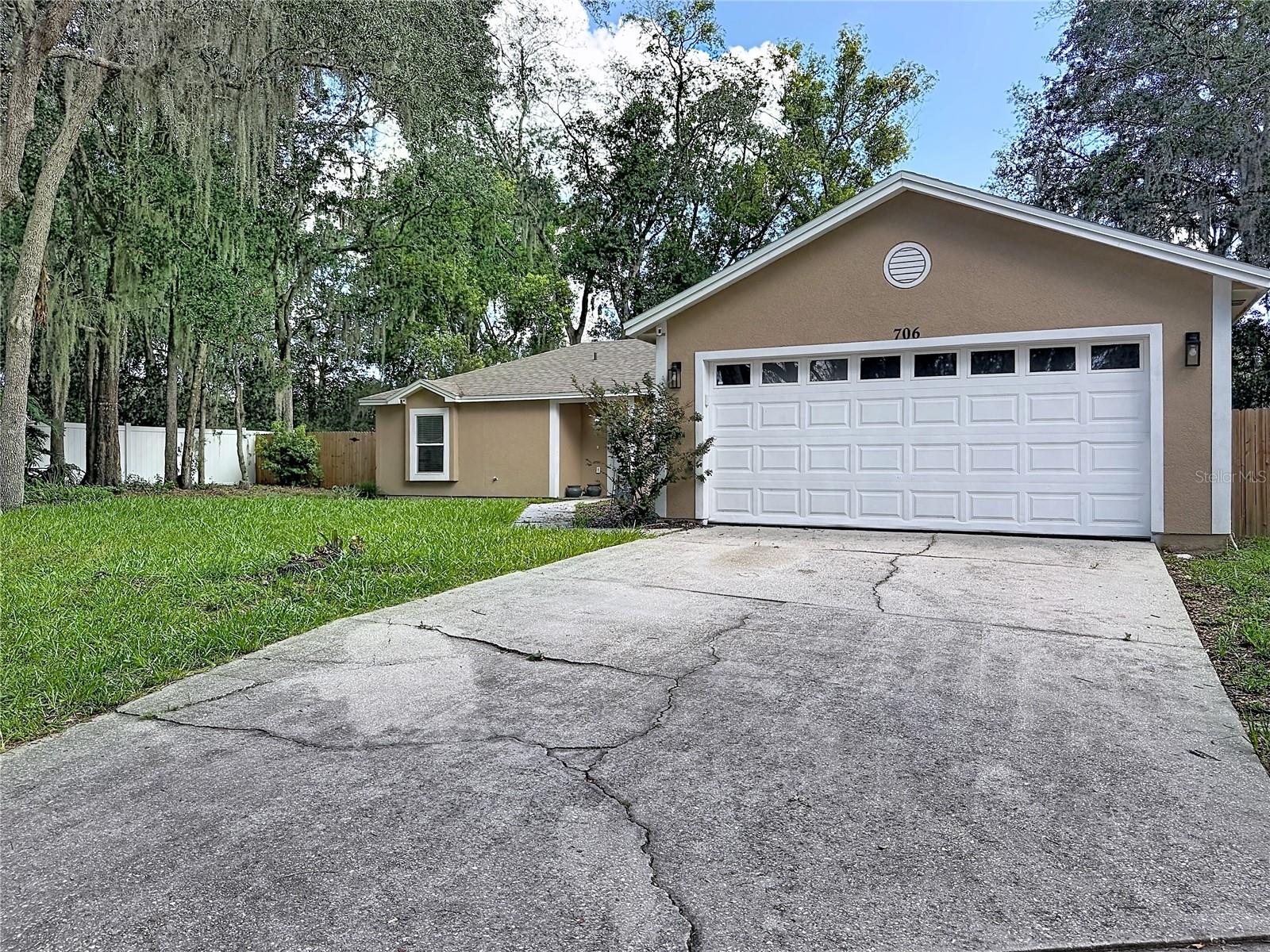 706 Old Creek Court — photo