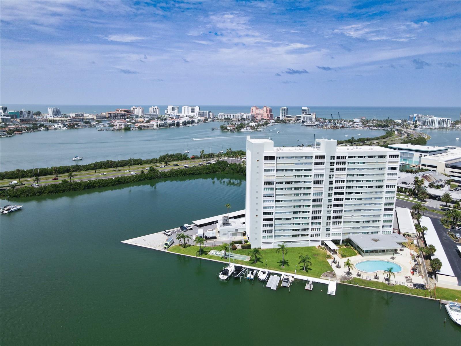 31 Island Way 505 — photo