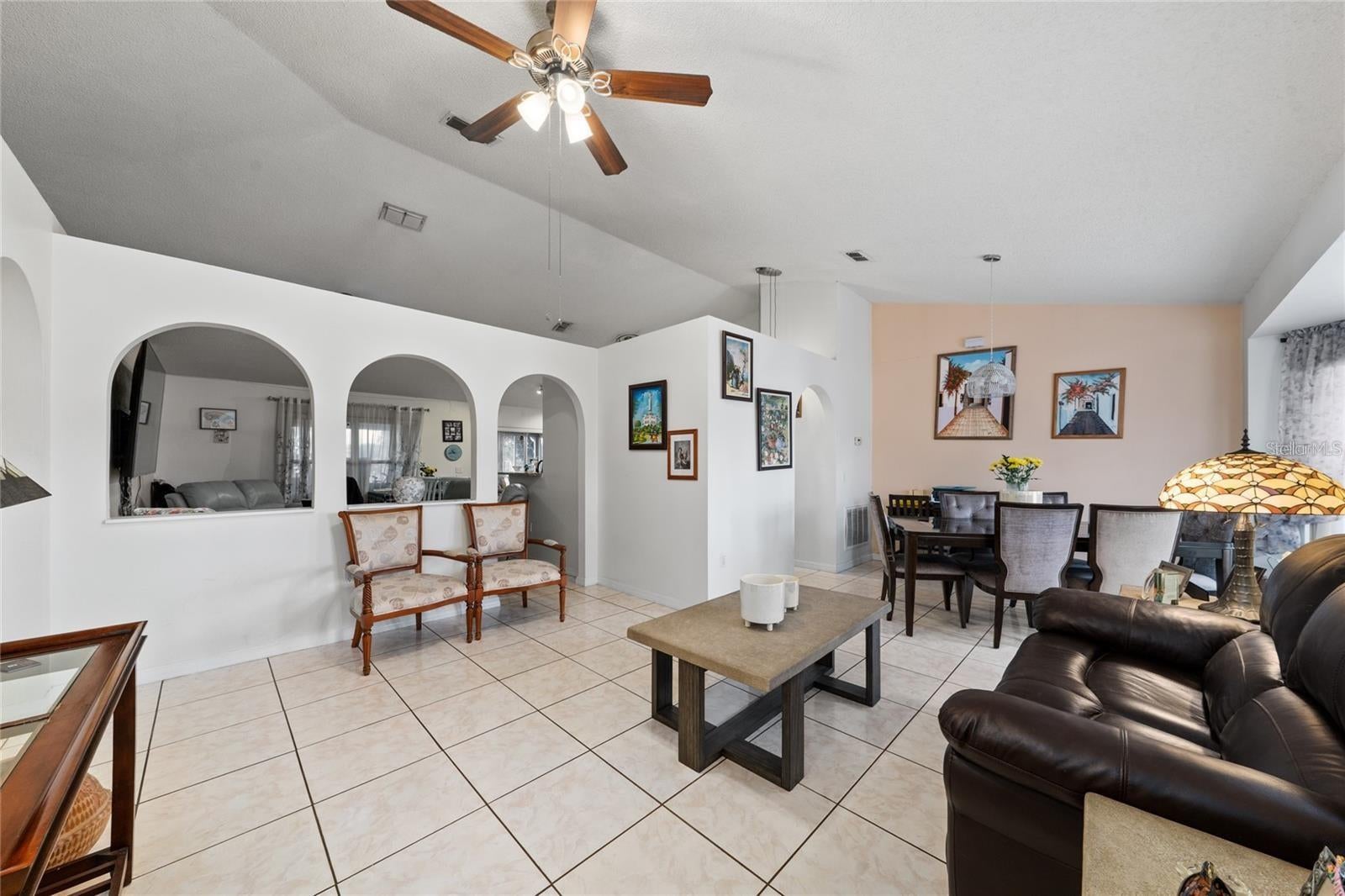 Home in KISSIMMEE, FL 34758 — photo 2
