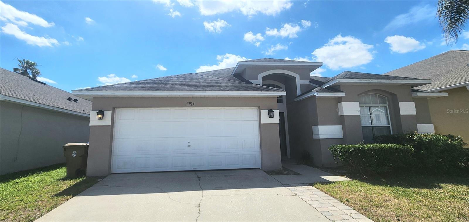 2914 Blooming Alamanda Loop — photo