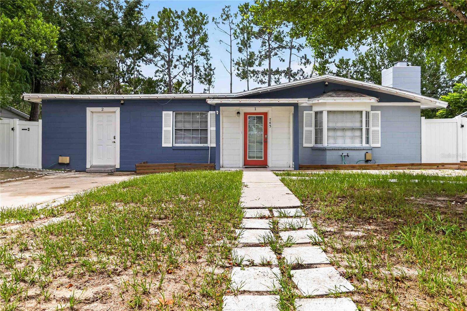 745 Hillview Drive — photo