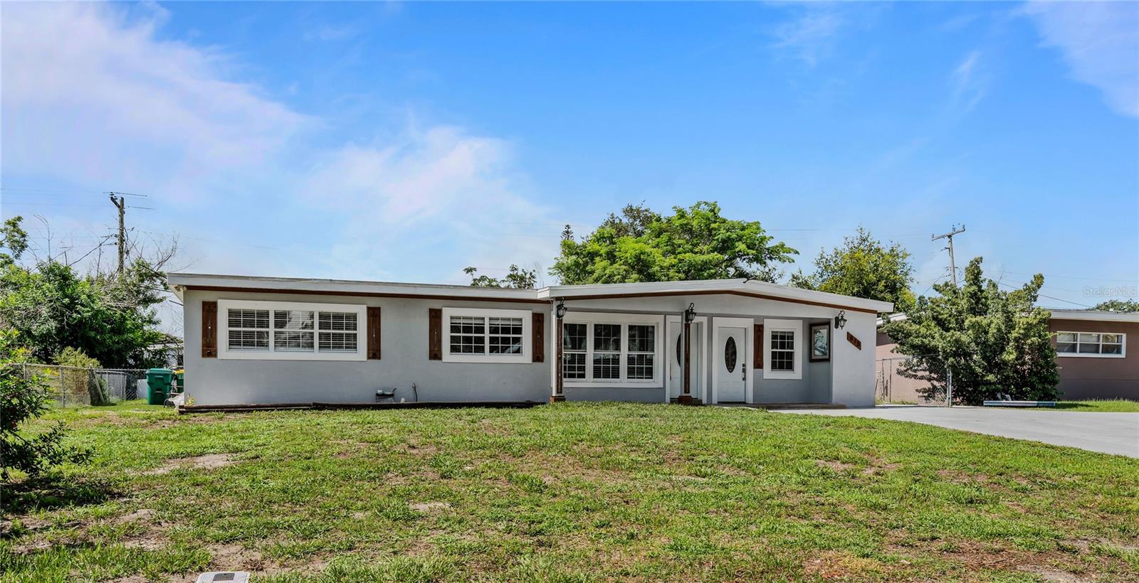 815 W Highland Drive — photo