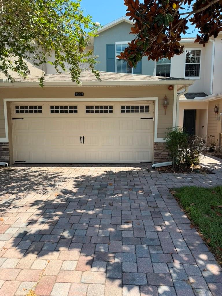 1221 Priory Circle — photo