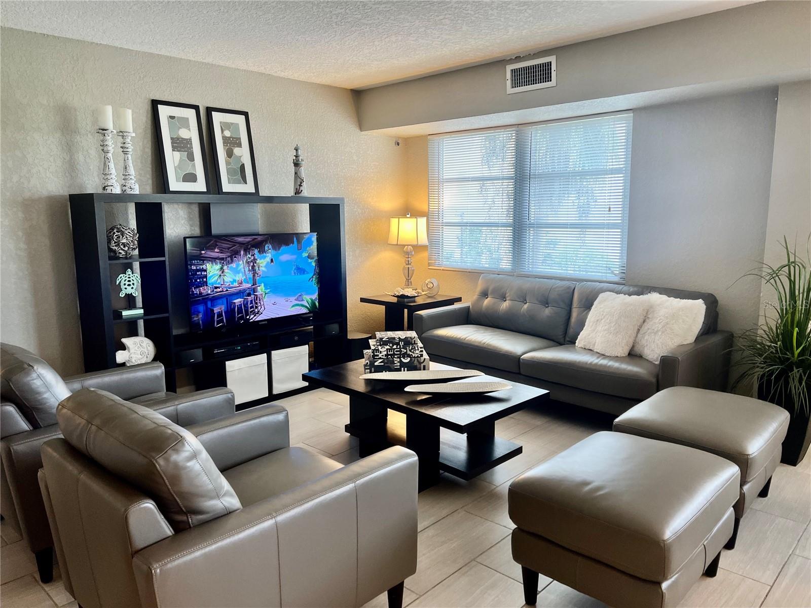 Home in ST PETERSBURG, FL 33712 — photo 3