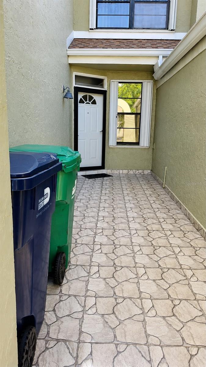 Home in MIAMI, FL 33196 — photo 2