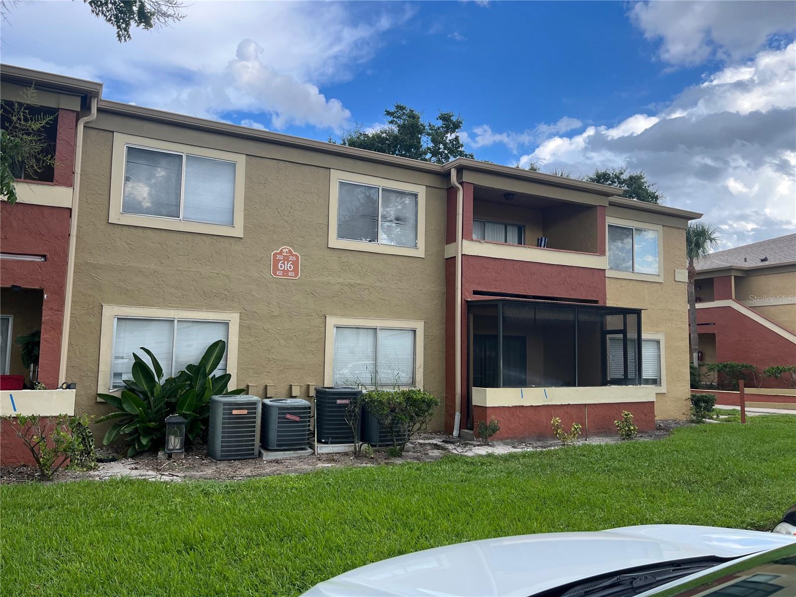 616 Kenwick Circle 105 — photo