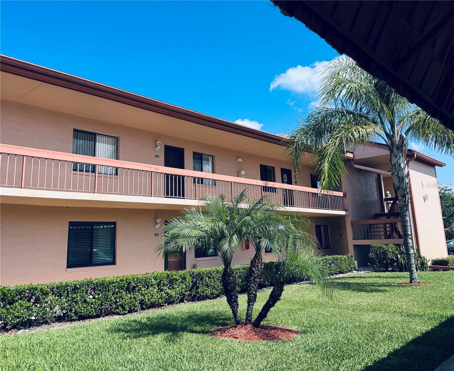 106 Lakeside Court — photo