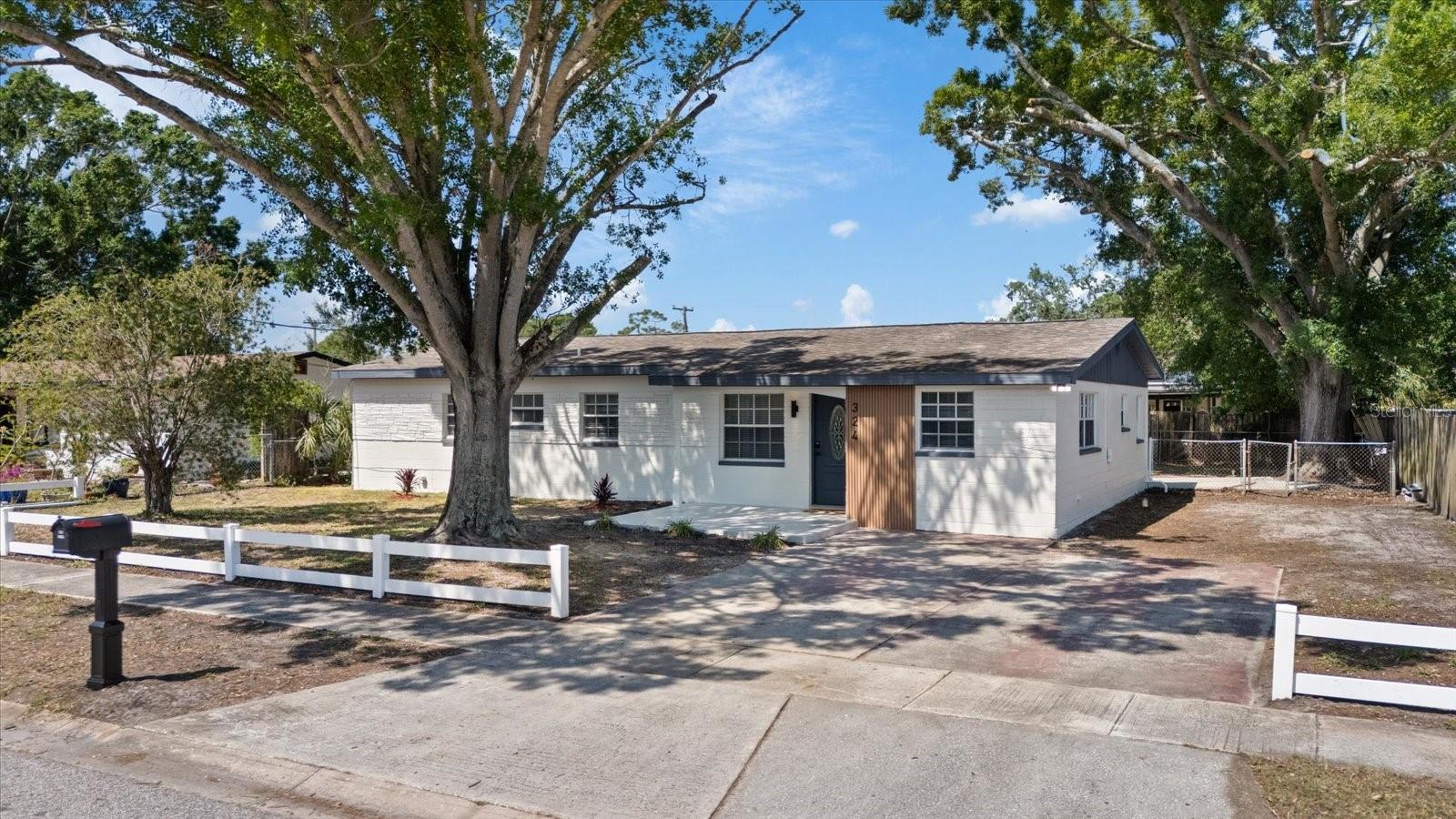 324 Country Club Drive — photo