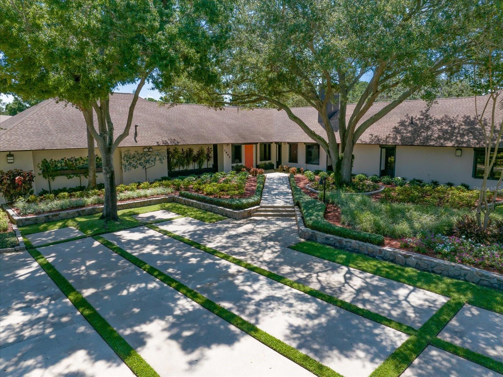 1835 Alicia Way — photo