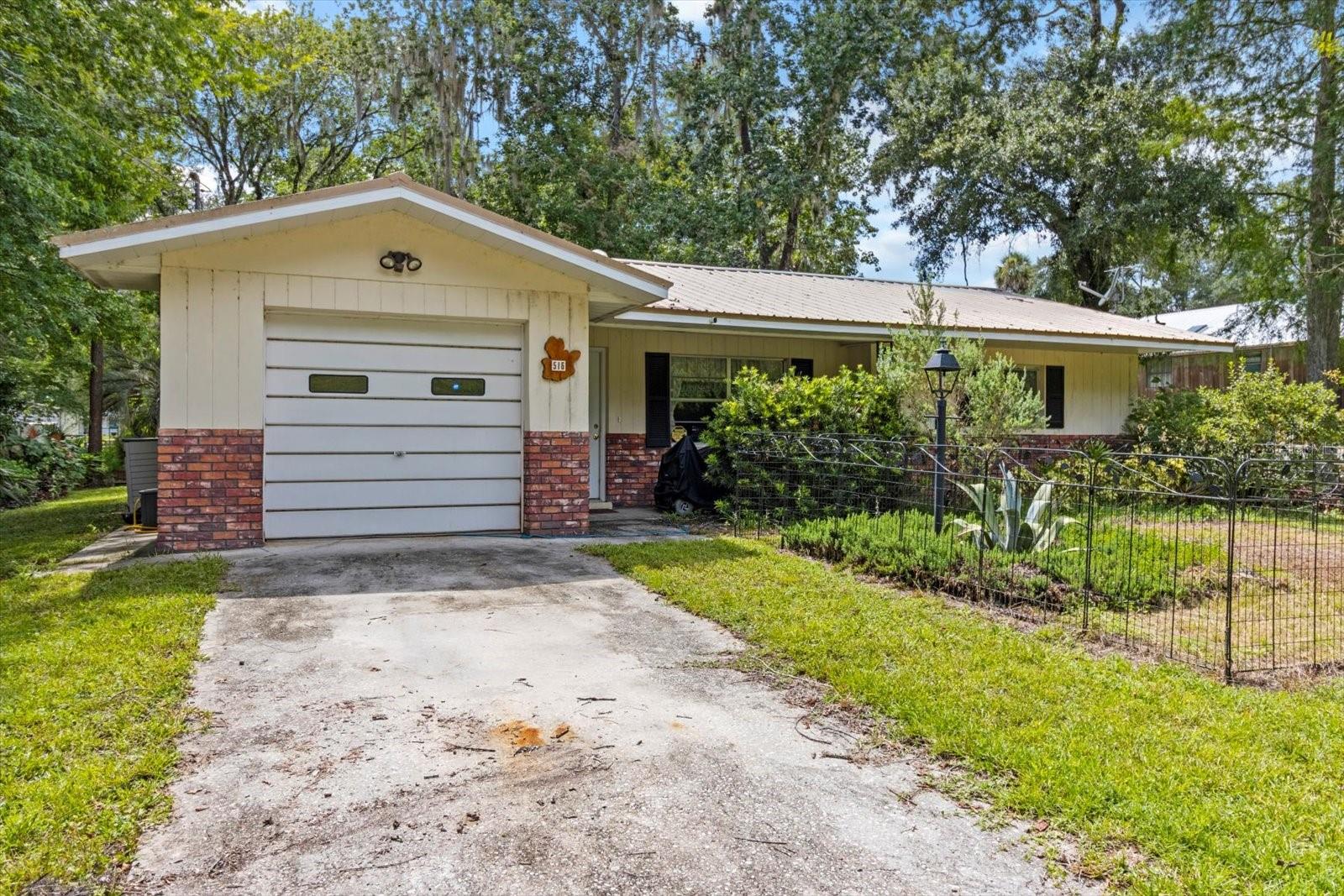 516 S Tuck Point — photo