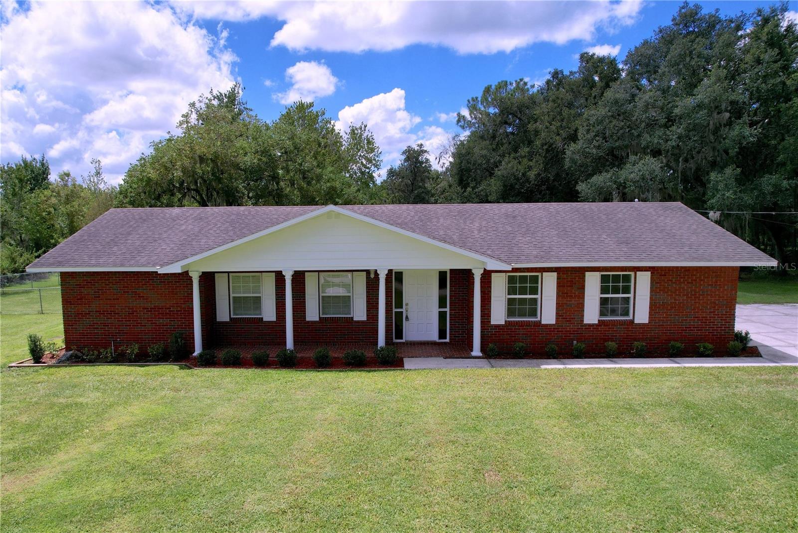 1405 Knights Griffin Road — photo
