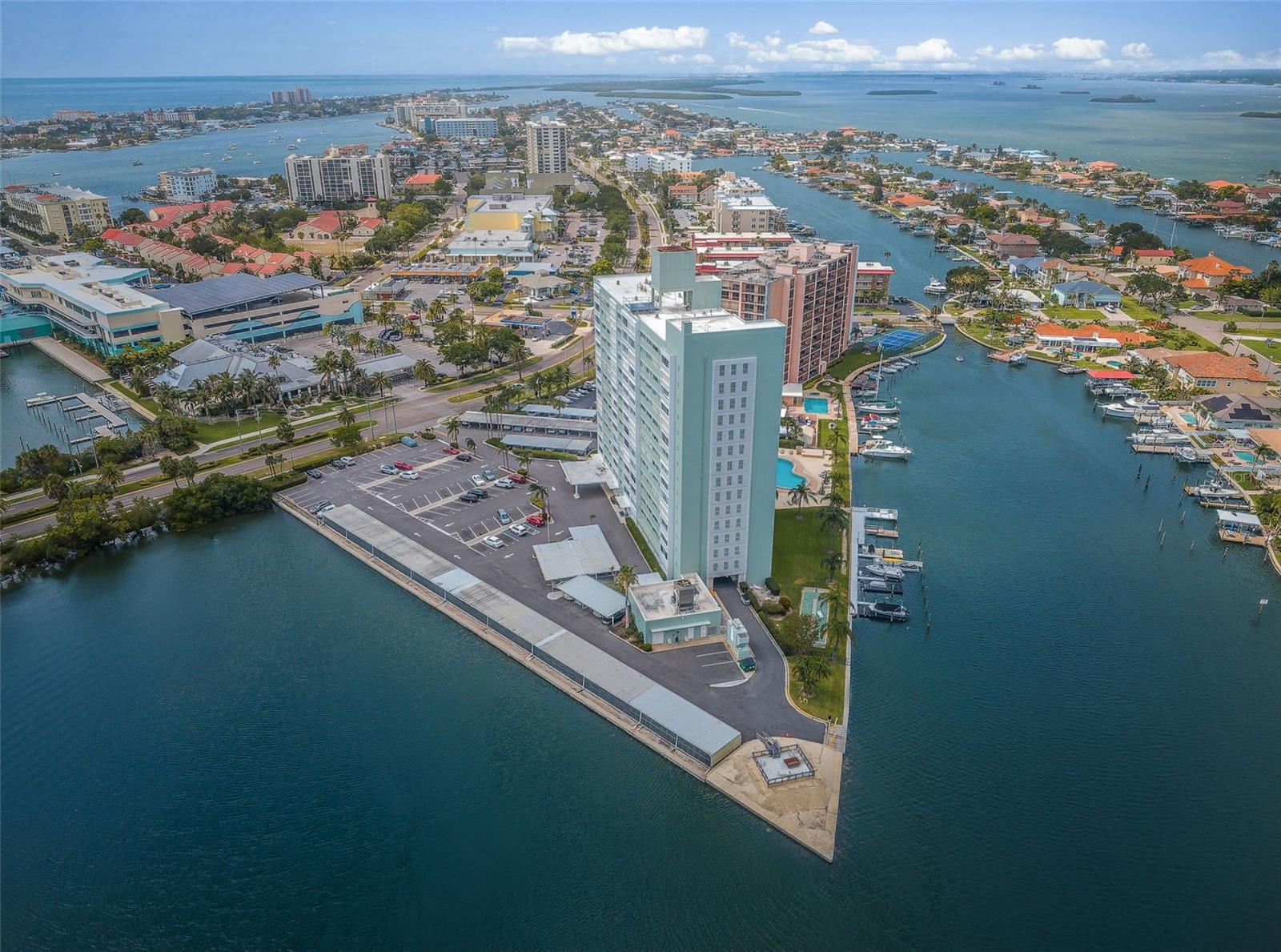 31 Island Way 605 — photo