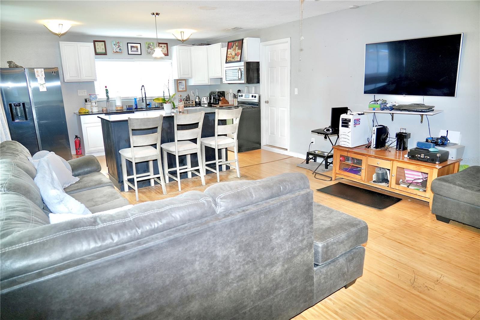 Home in TAMPA, FL 33604 — photo 2