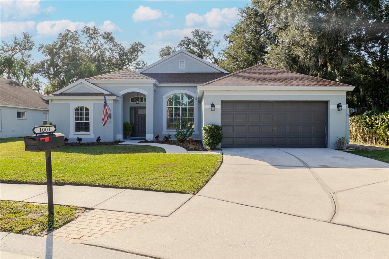 1001 English Bluffs Court — photo