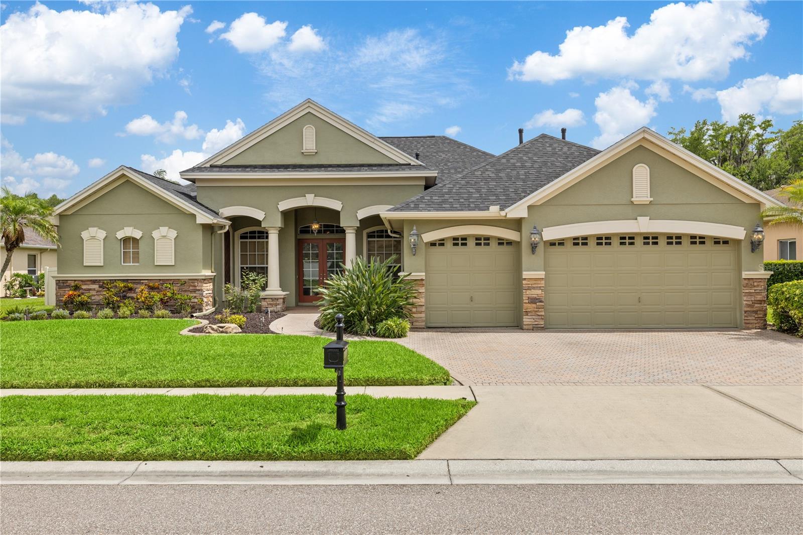 3015 Lynwood Court — photo