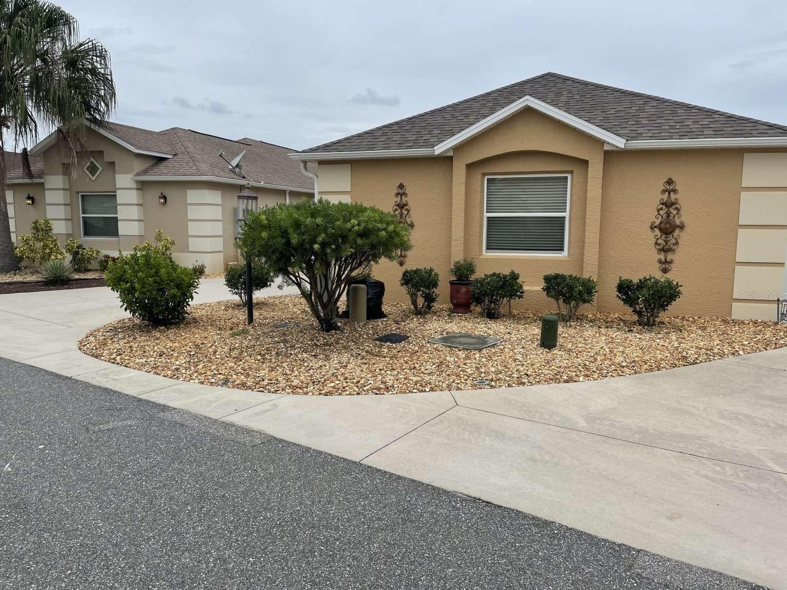 1067 Carver Court — photo