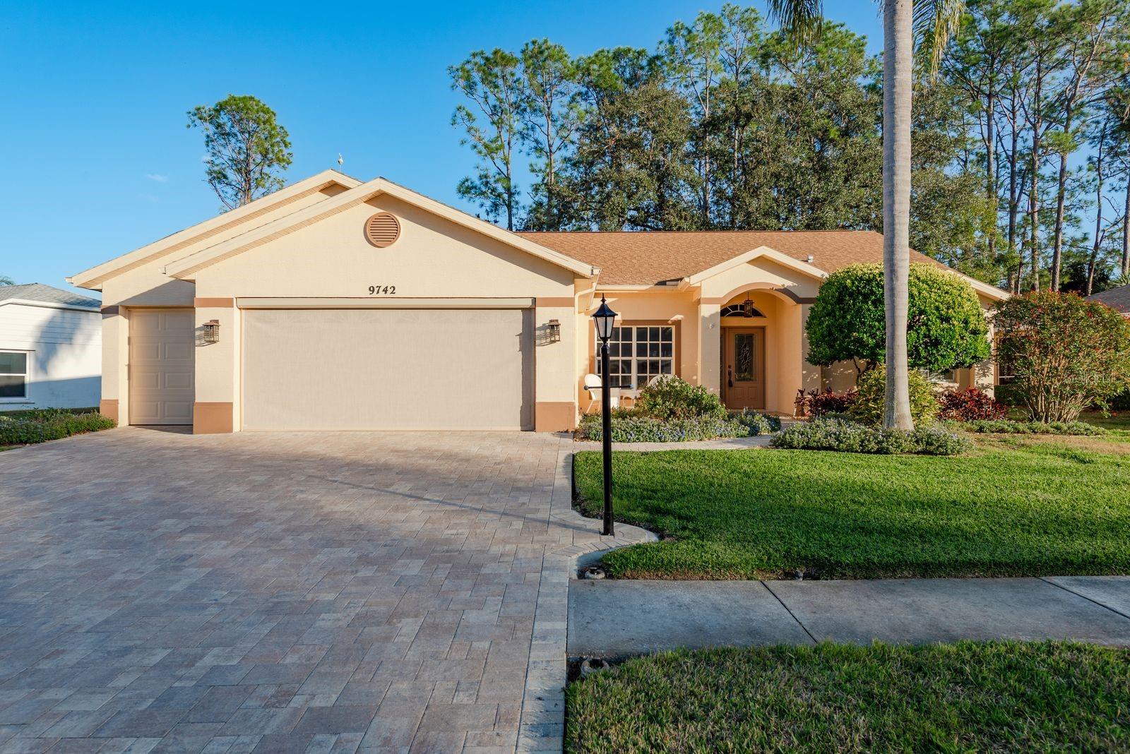 9742 Oakwood Hills Court — photo