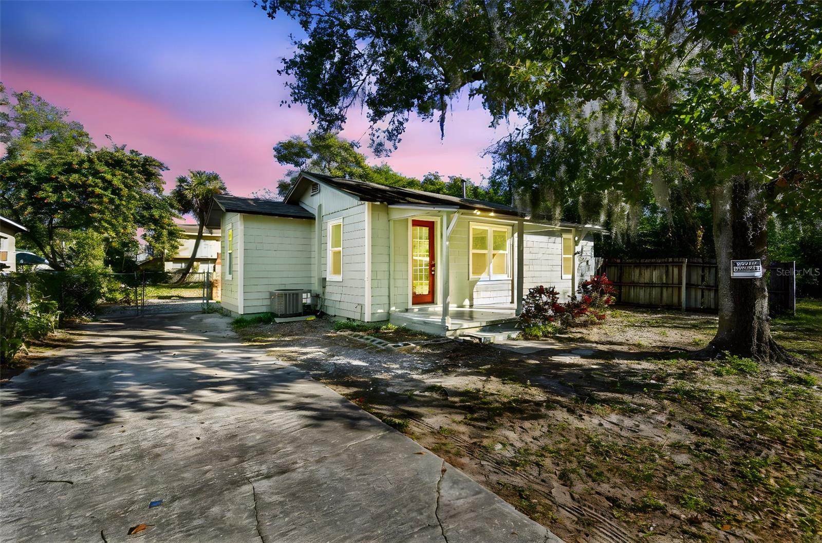 2308 Everett Street — photo