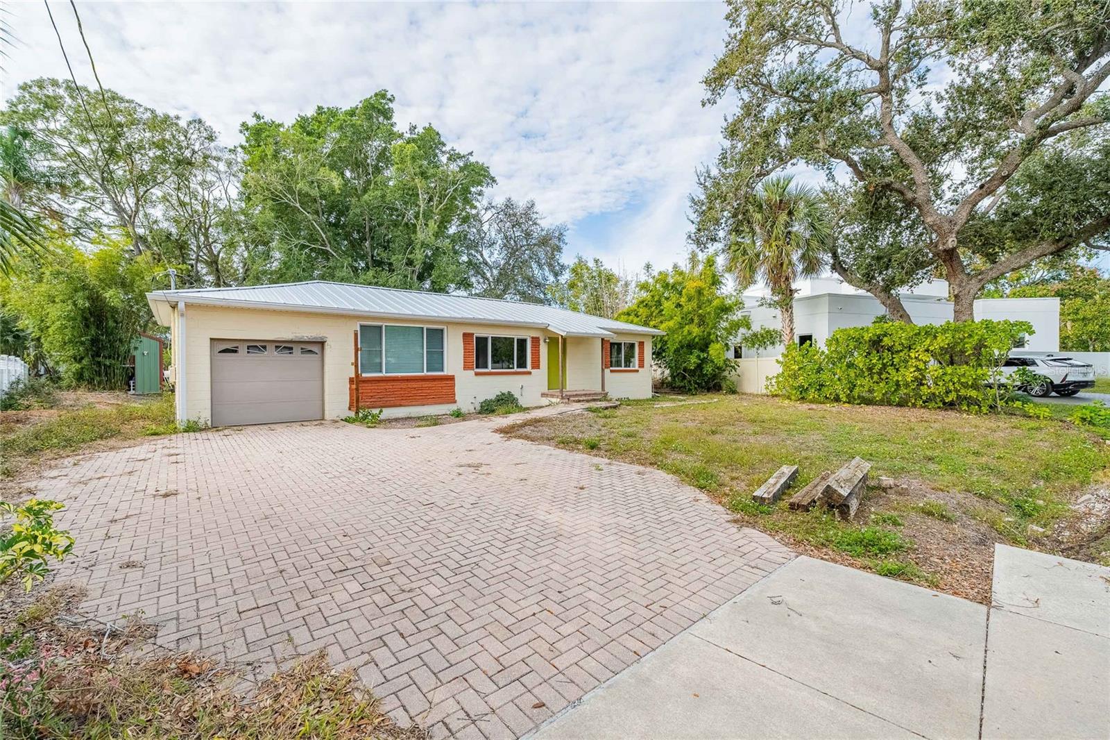 6213 Sanders Drive — photo