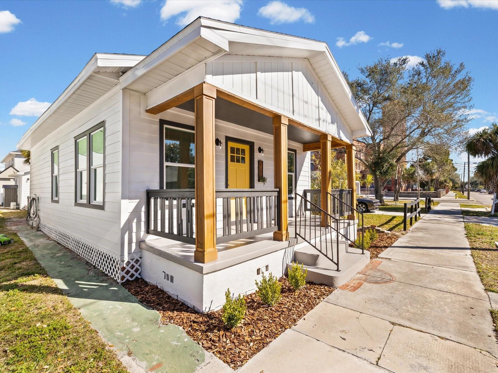 2107 W Cherry Street — photo