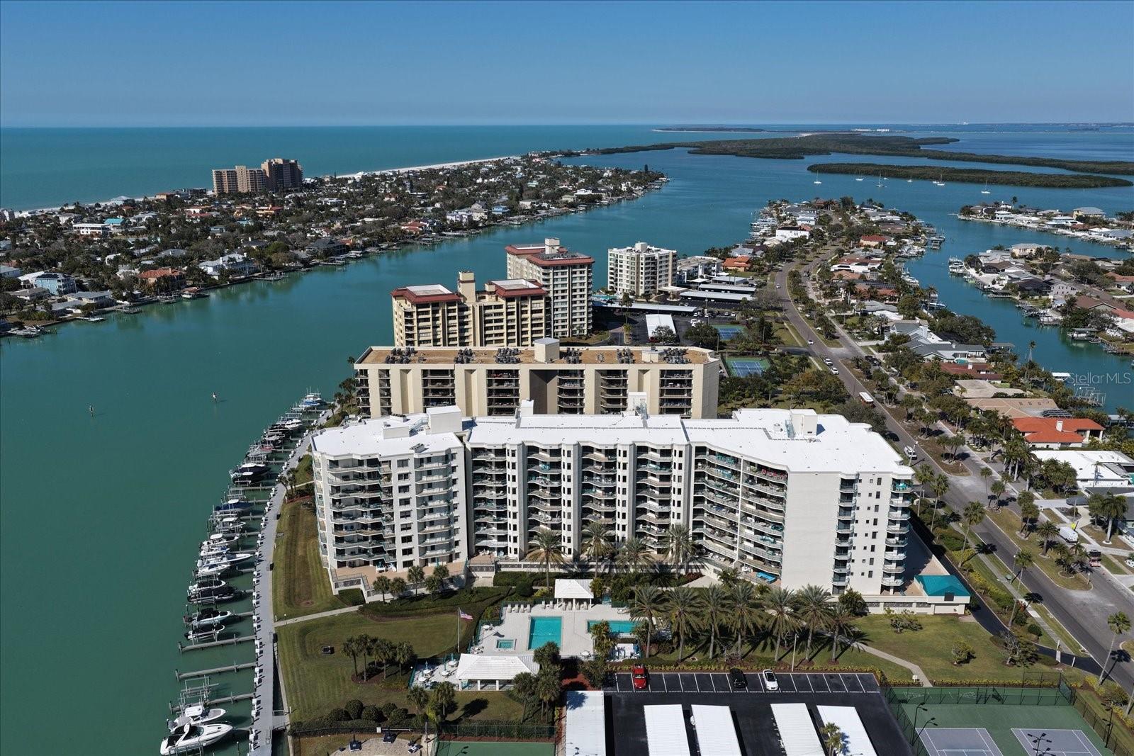 670 Island Way 304 — photo