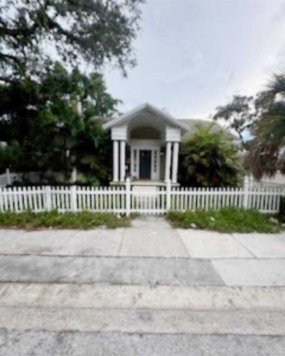 Home in ST PETERSBURG, FL 33712 — photo 2