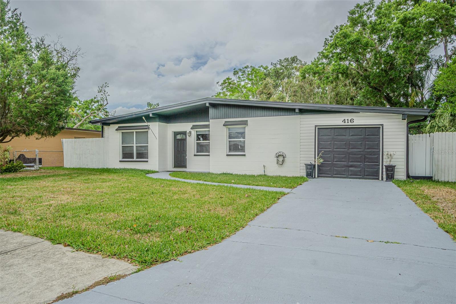 416 Country Club Drive — photo