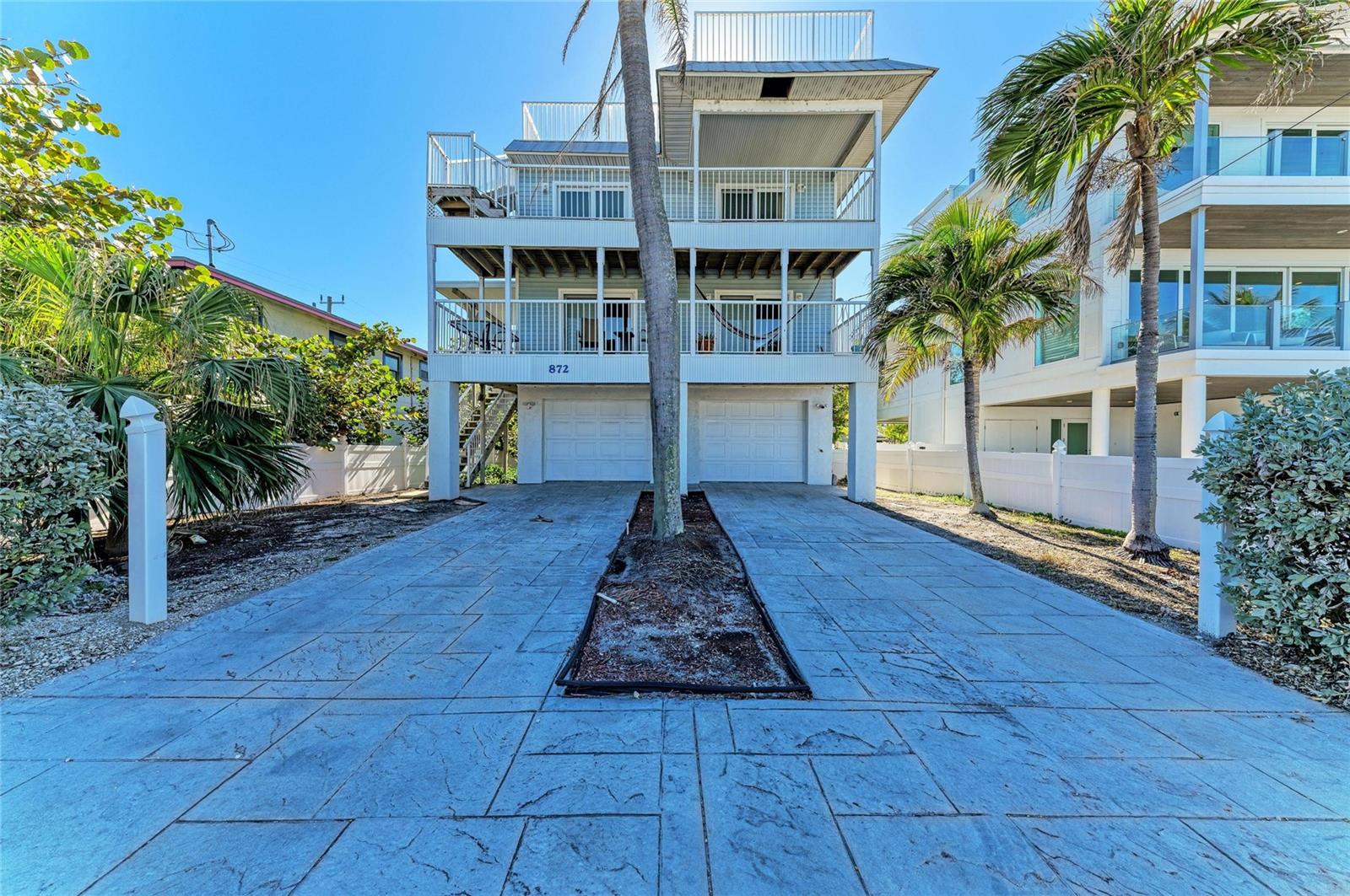 872 North Shore Drive — photo
