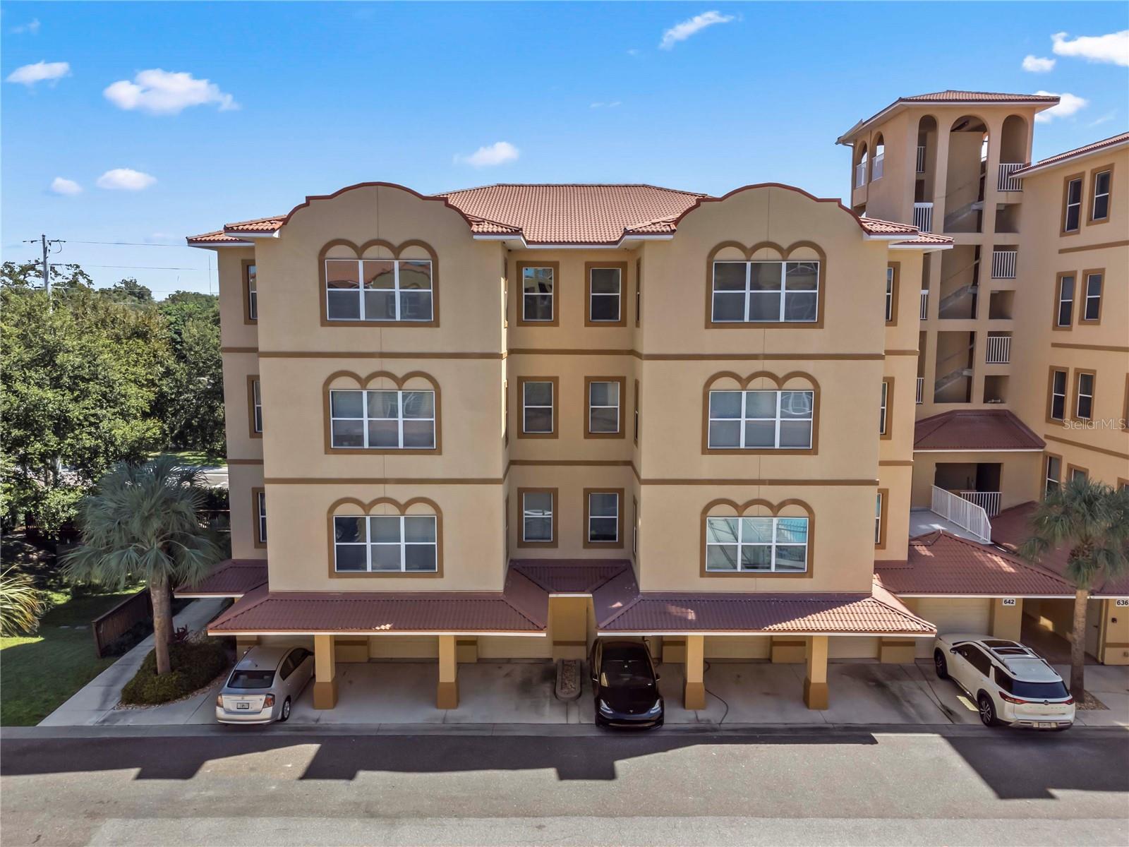 642 Wells Court 402 — photo