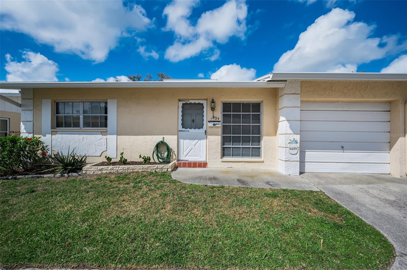 852 Oxford Court — photo