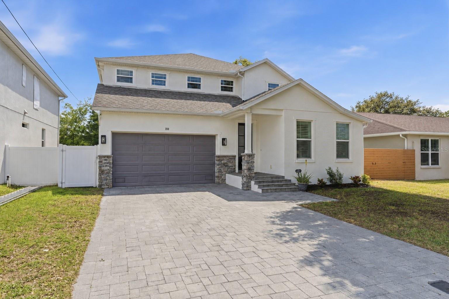2510 W Carmen Street — photo