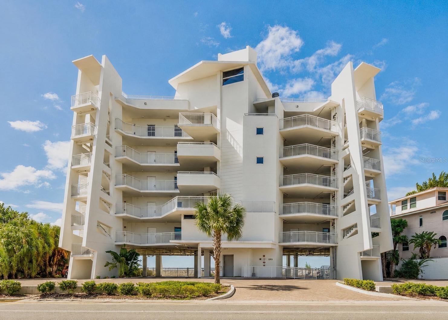 10116 Gulf Boulevard 405W — photo
