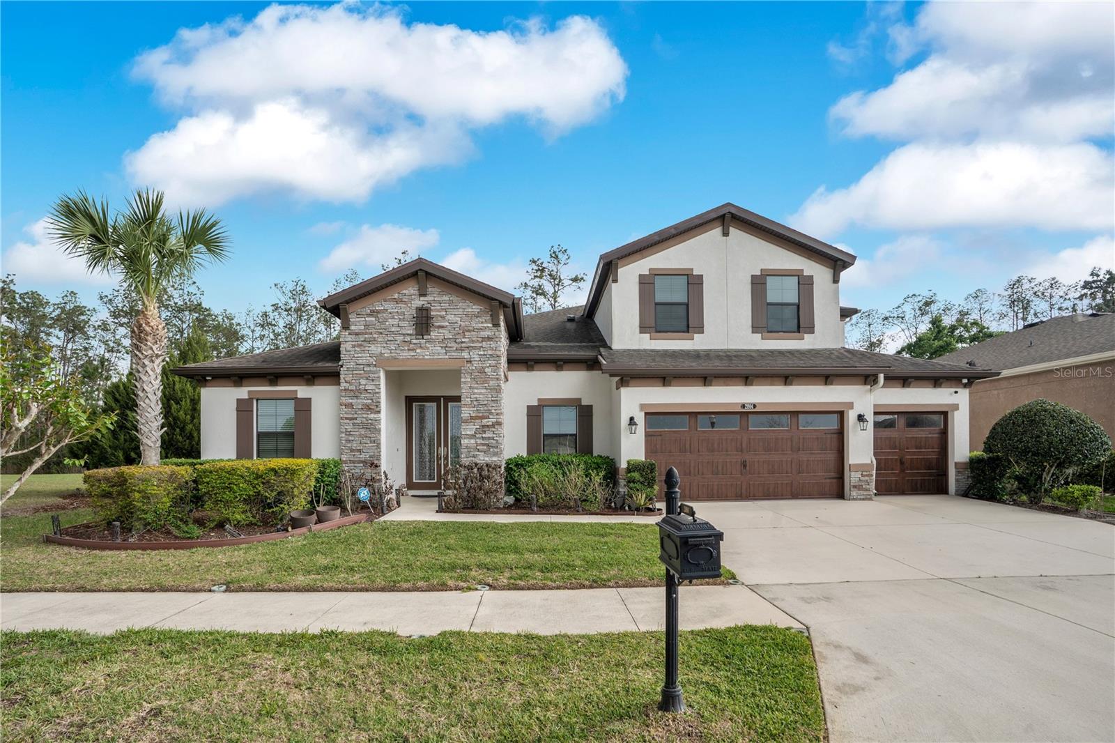 21914 Butterfly Kiss Drive — photo