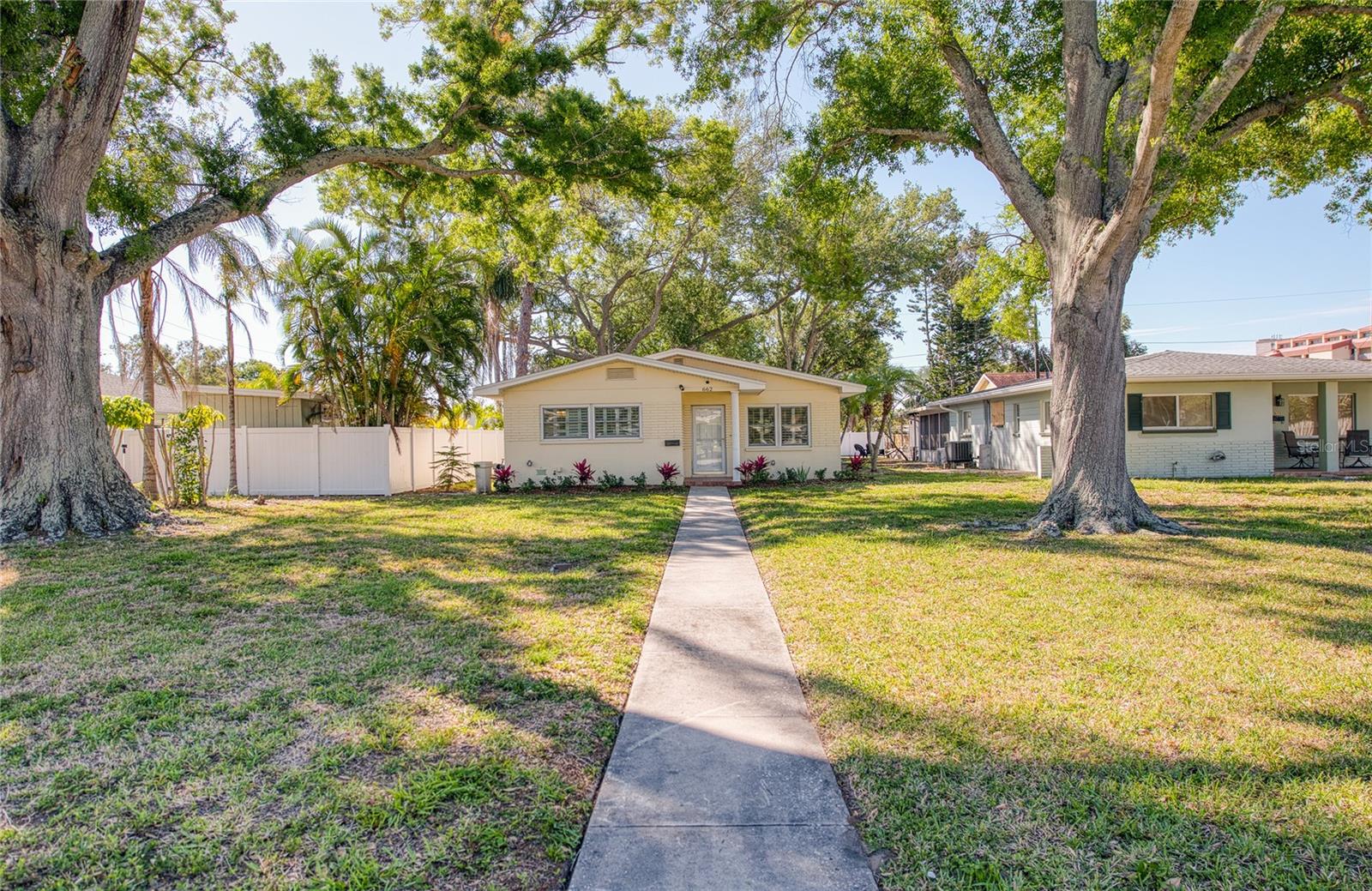662 Villagrande Avenue S — photo
